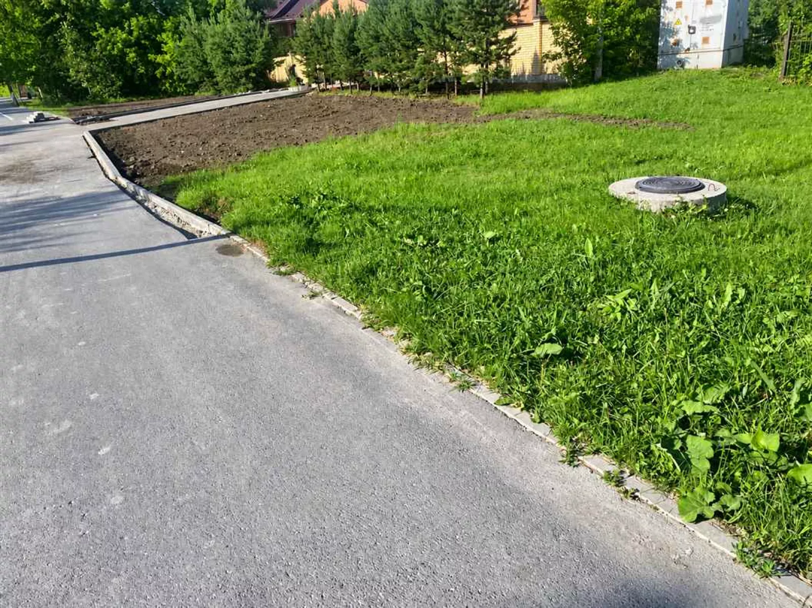 Благоустройство придомовой территории с установкой бордюров и ремонтом тротуаров — фото 7